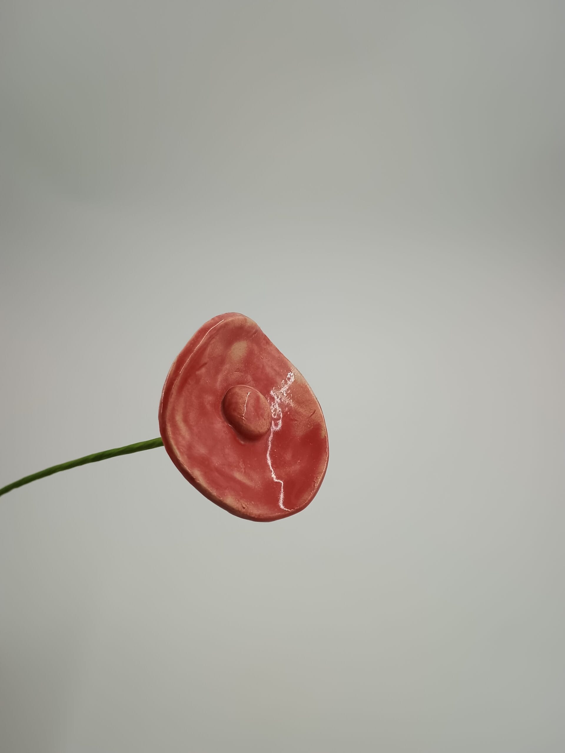 Kwiaty ceramiczne czerwone z płatkami - Alicja