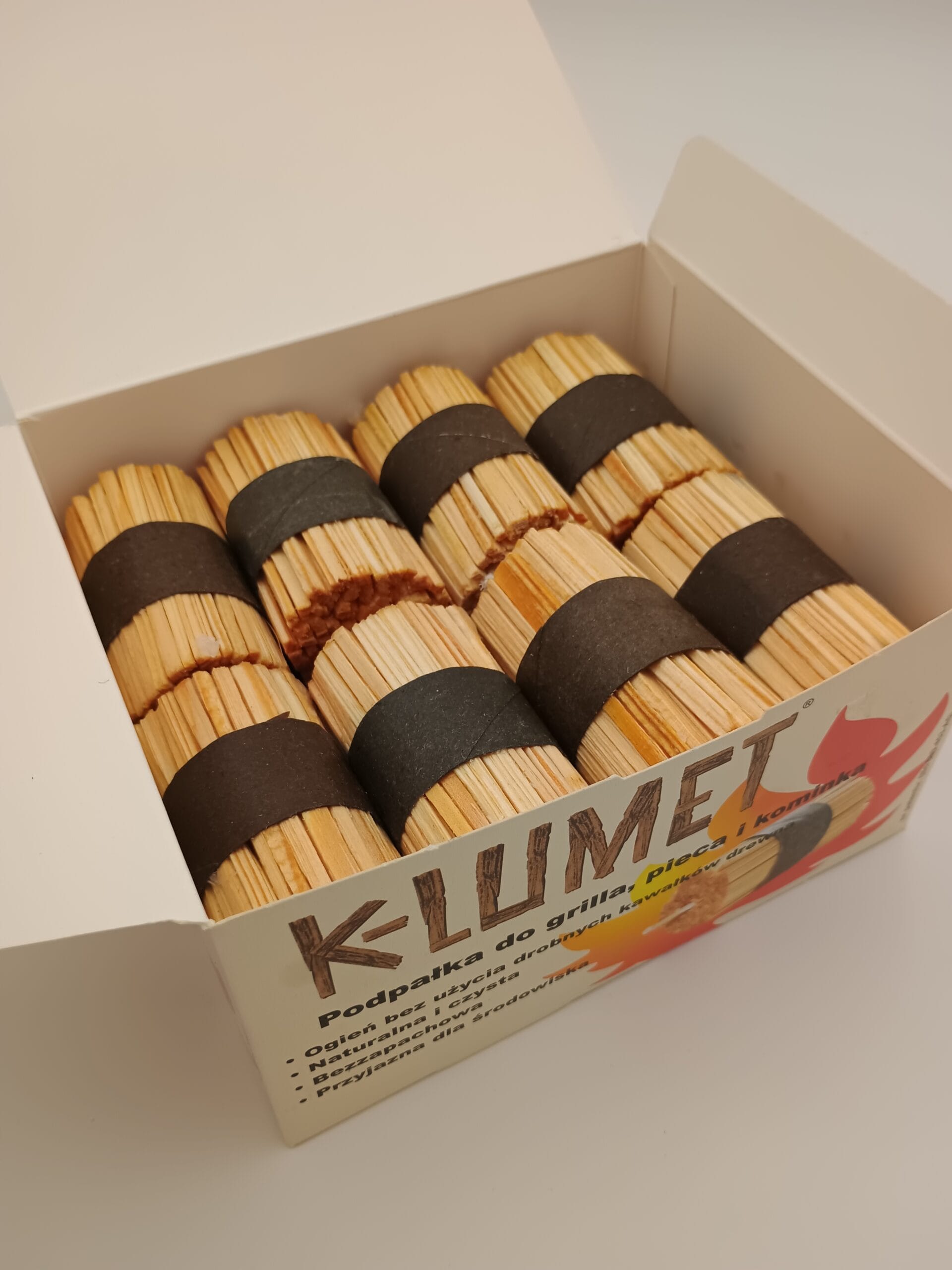 otwarte pudełko 16 sztuk podpałki ekologicznej KLumet